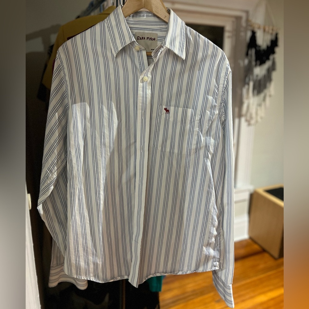 Ezra Fitch 100% cotton button down. Size XL.